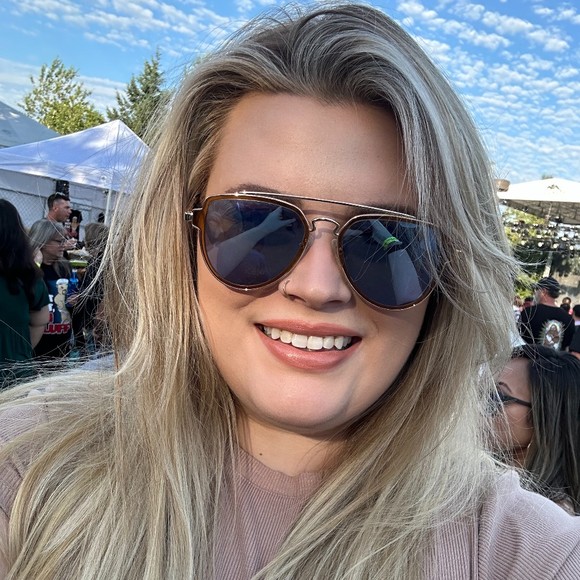 Meet your Posher, Jiahna - Picture 1 of 1